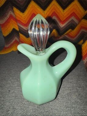 VINTAGE Jadeite Green Glass Octagonal Cruet/ Oil Bottle w/Original Clear stopper
